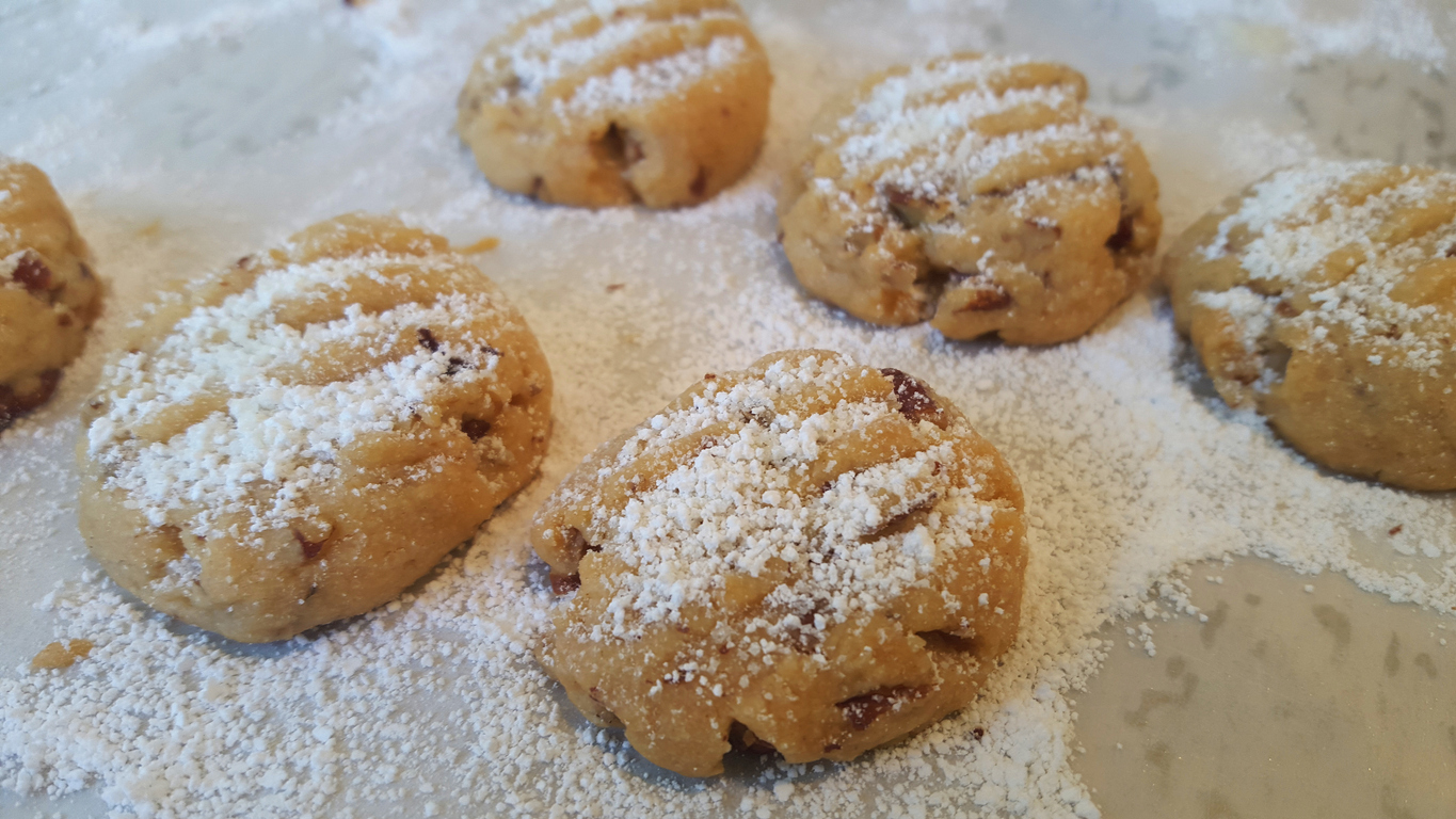 4-Ingredient Pecan Sandy Cookies